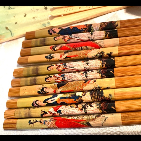 Japanese fan with 10 Bamboo Geisha chopsticks. - Picture 4 of 7